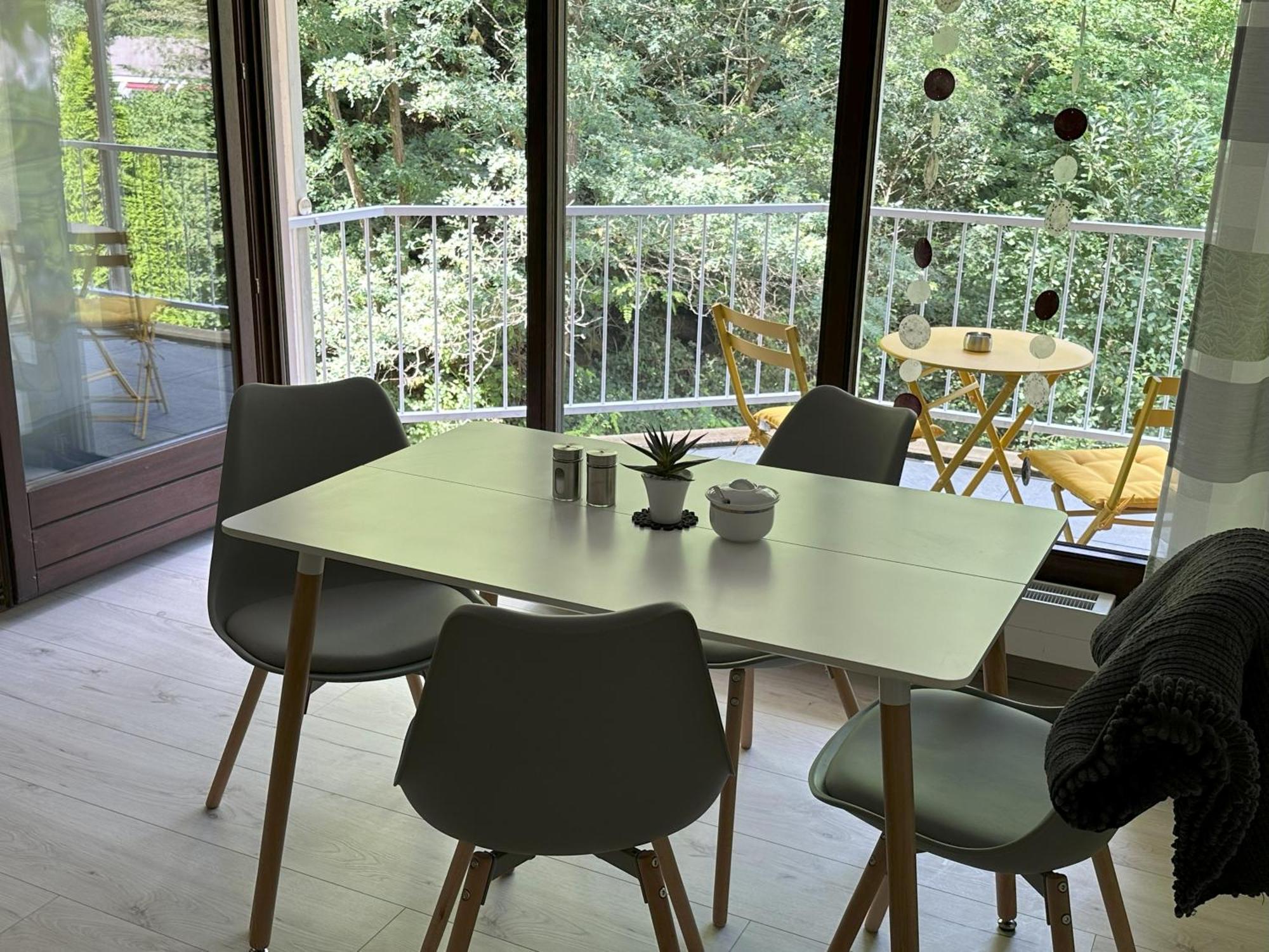 Ferienwohnung Buehler-Kurparkresidenz Бад Бергцаберн Екстериор снимка